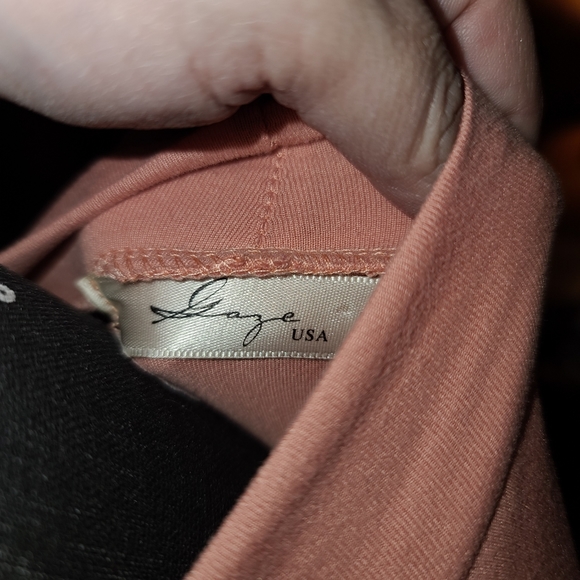 Low-cut pink shirt with the shoulders cut out - Picture 2 of 6